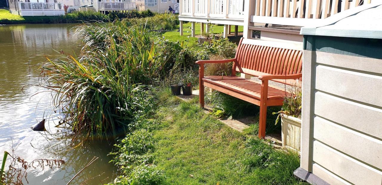 Lakeside Cotswold Holiday Home Cirencester Bagian luar foto