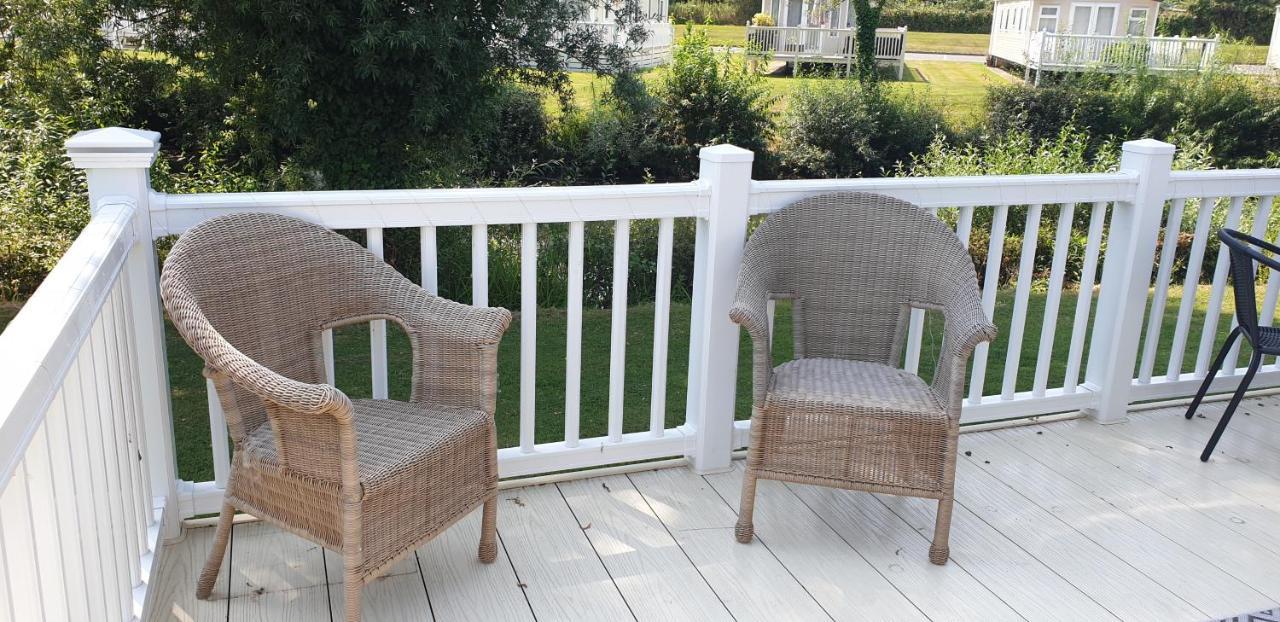 Lakeside Cotswold Holiday Home Cirencester Bagian luar foto