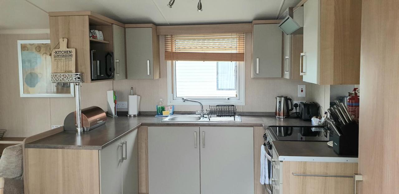 Lakeside Cotswold Holiday Home Cirencester Bagian luar foto