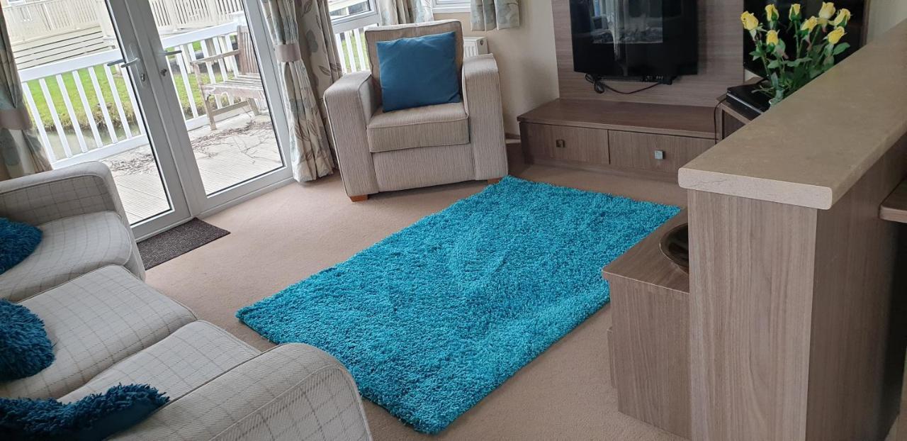 Lakeside Cotswold Holiday Home Cirencester Bagian luar foto