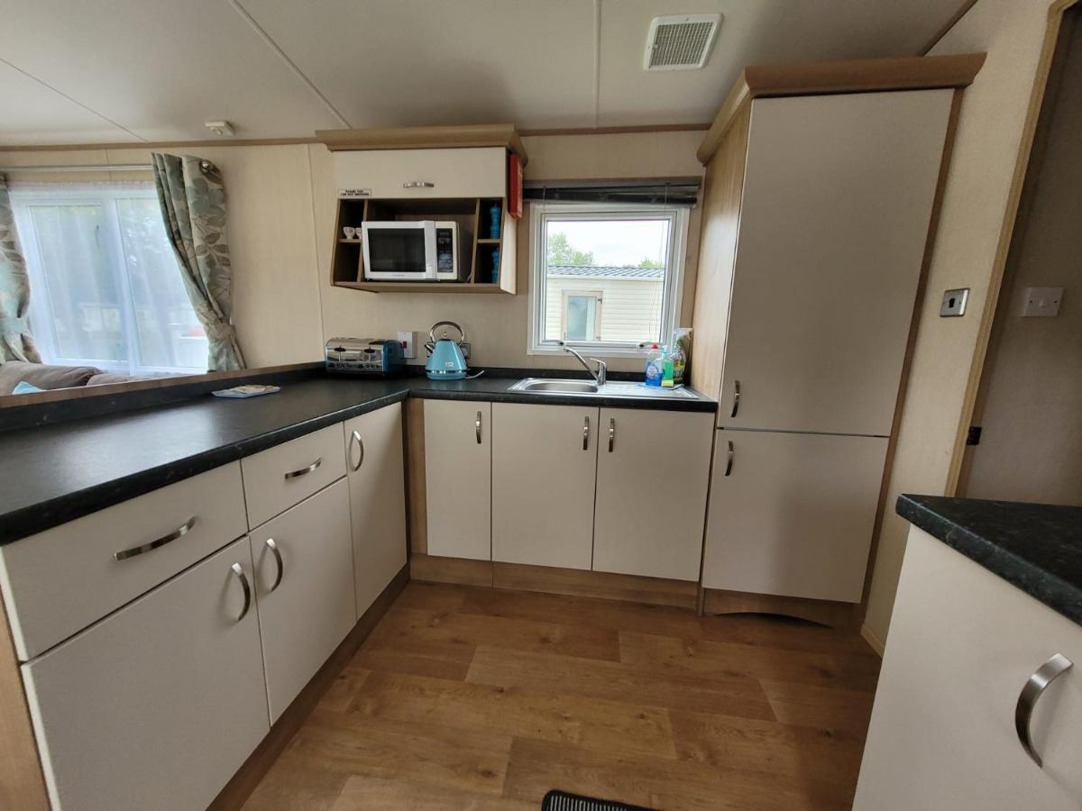 Lakeside Cotswold Holiday Home Cirencester Bagian luar foto