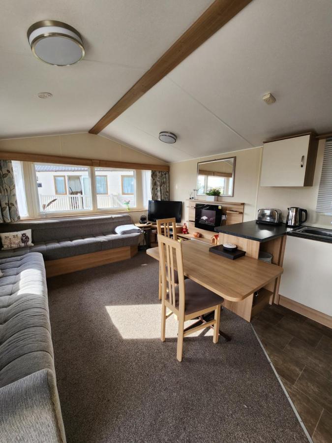 Lakeside Cotswold Holiday Home Cirencester Bagian luar foto