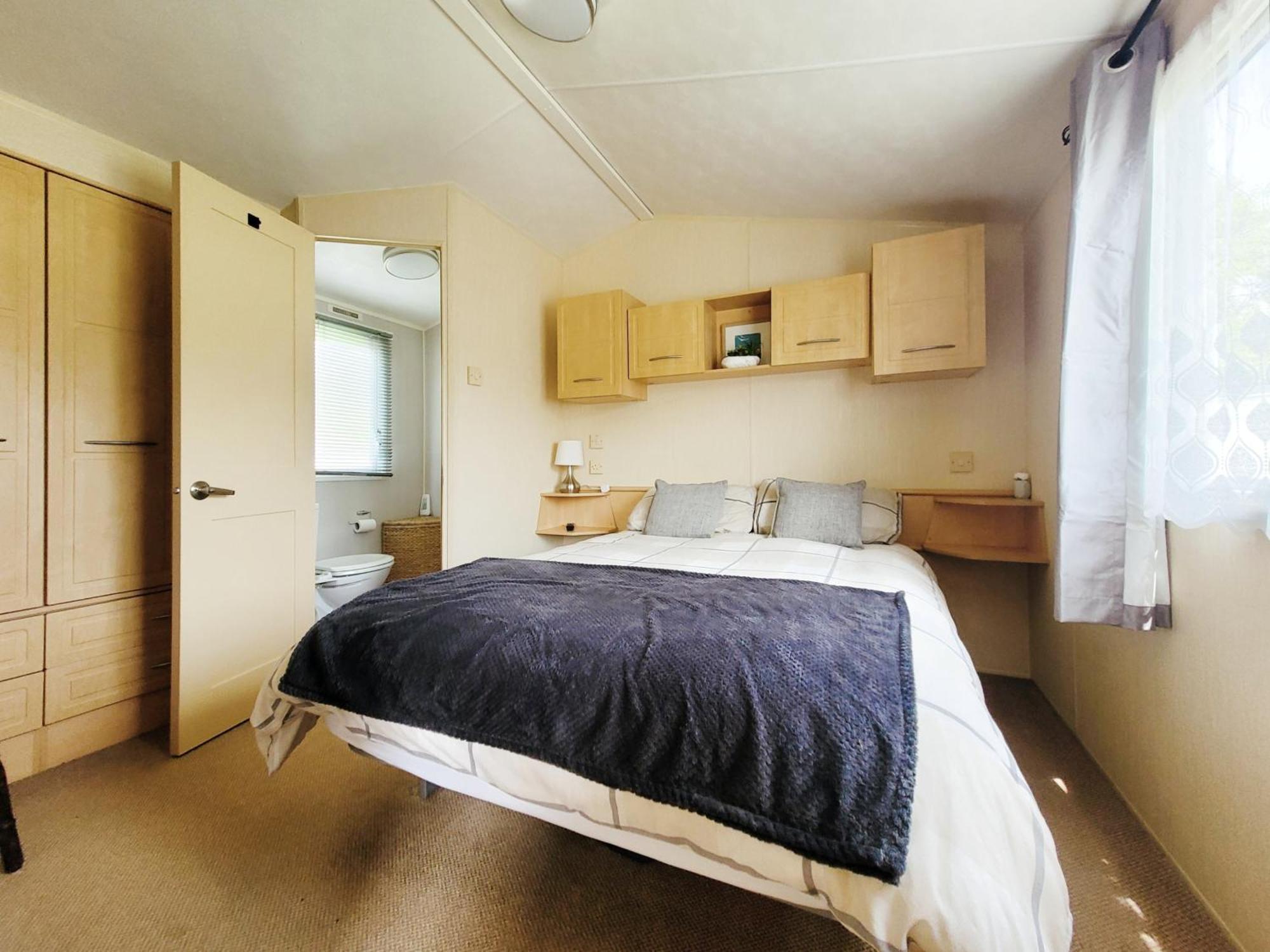 Lakeside Cotswold Holiday Home Cirencester Bagian luar foto