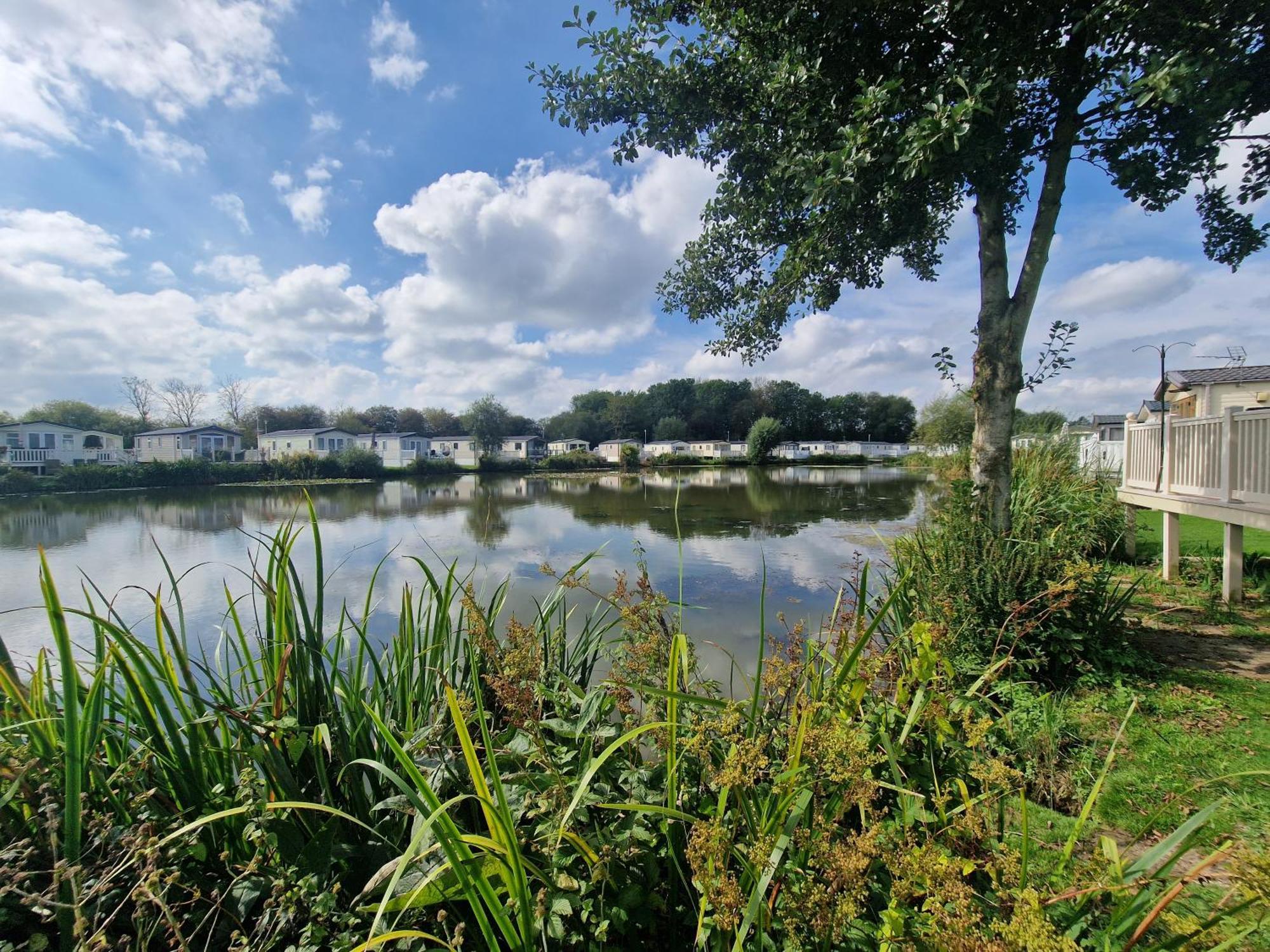 Lakeside Cotswold Holiday Home Cirencester Bagian luar foto