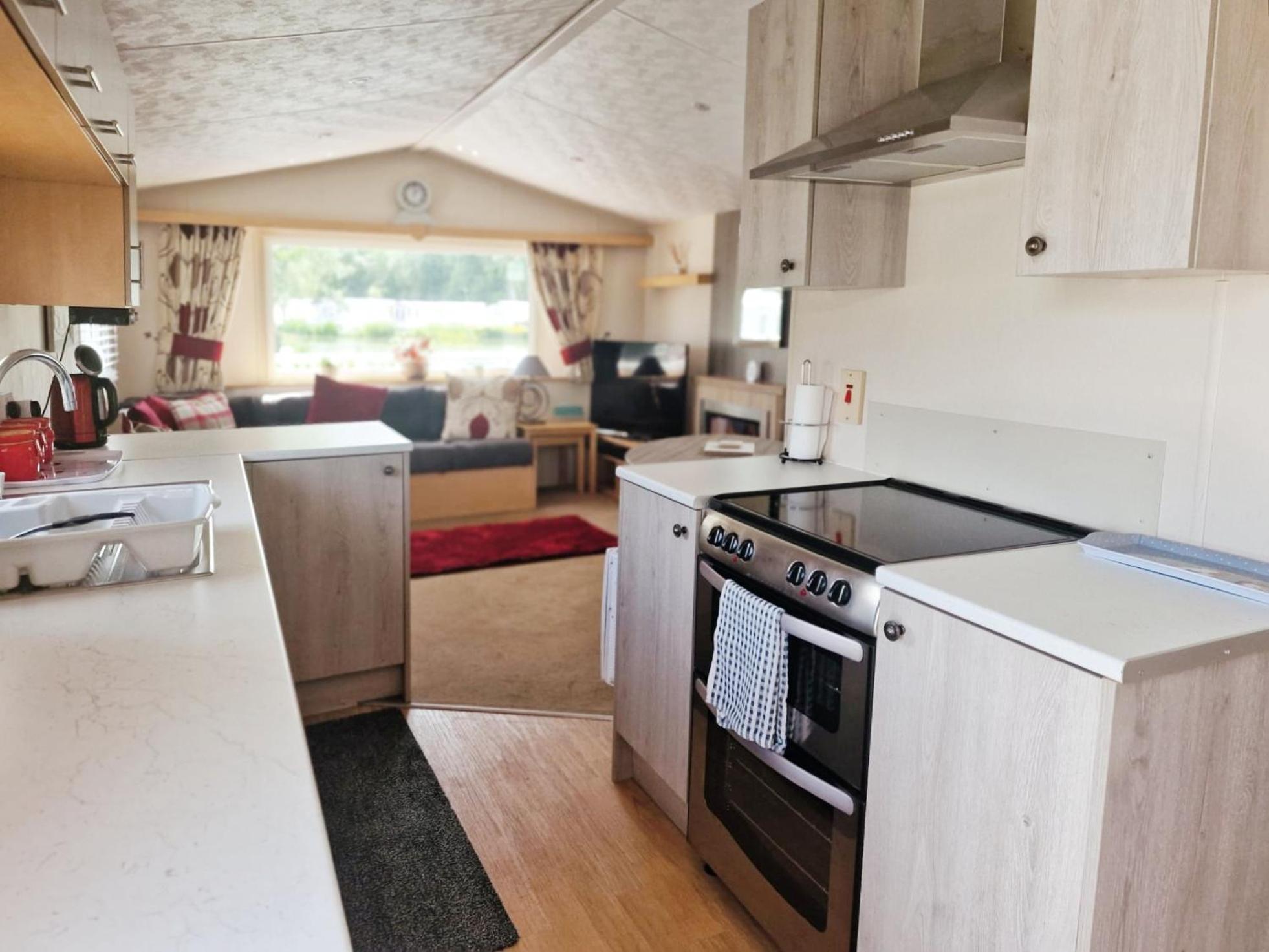 Lakeside Cotswold Holiday Home Cirencester Bagian luar foto
